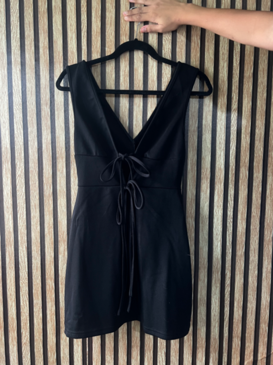 VESTIDO CORTO COLOR NEGRO